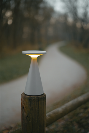 MAXlight Lampa Stołowa Fungi Szara (T0064) - Eleganckie oświetlenie IP44 do wnętrz i na zewnątrz.